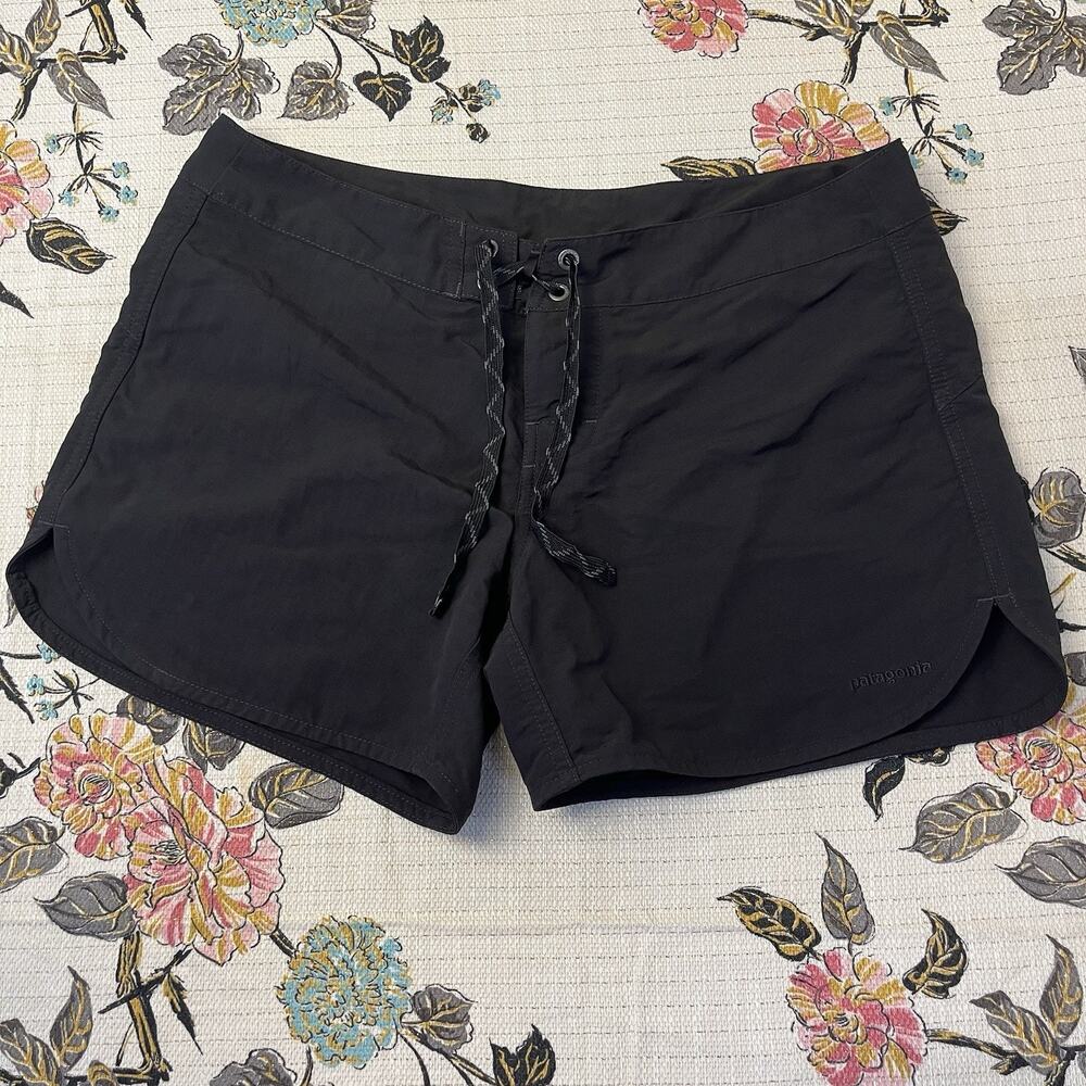 Patagonia Wavefarer Board Shorts 5" Women’s Size 8 Black Drawstring 76598